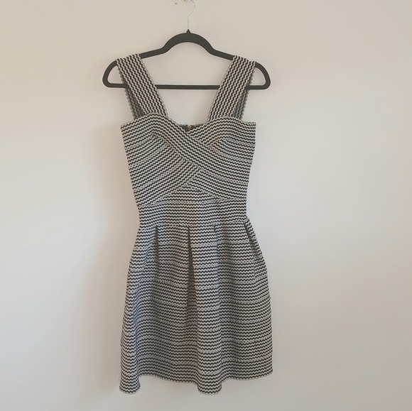 LM LULU - French white and black - party dress -size Small - Picture 2 of 9